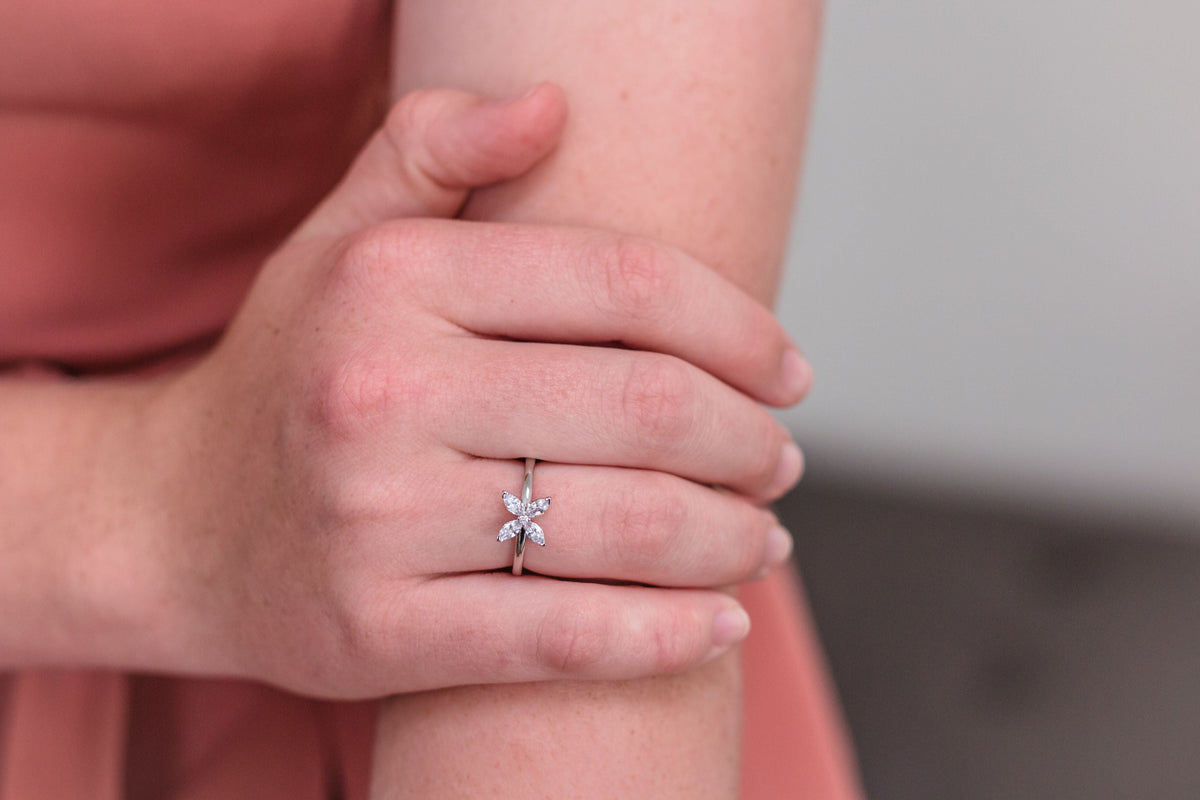 HEIRLOOM FAVOURED RING SILVER