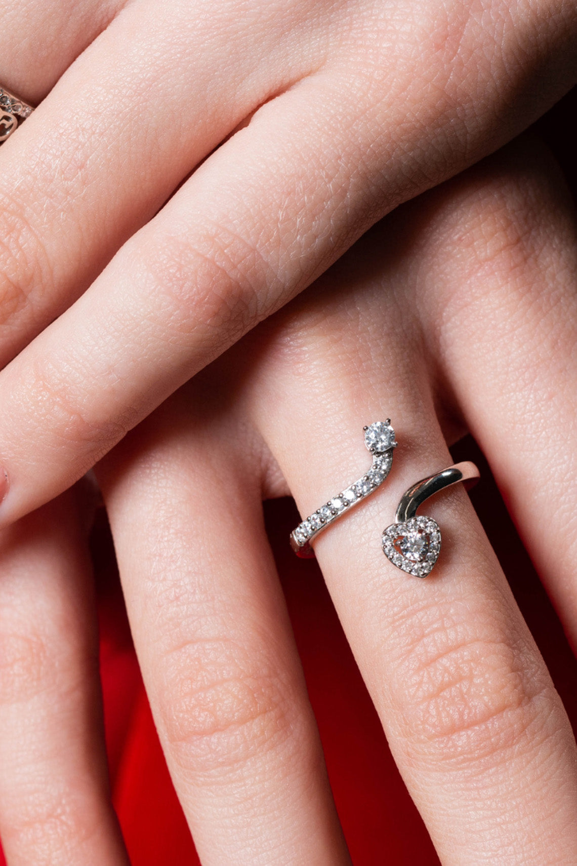 SIGNATURE SEALED WITH A KISS RING SILVER