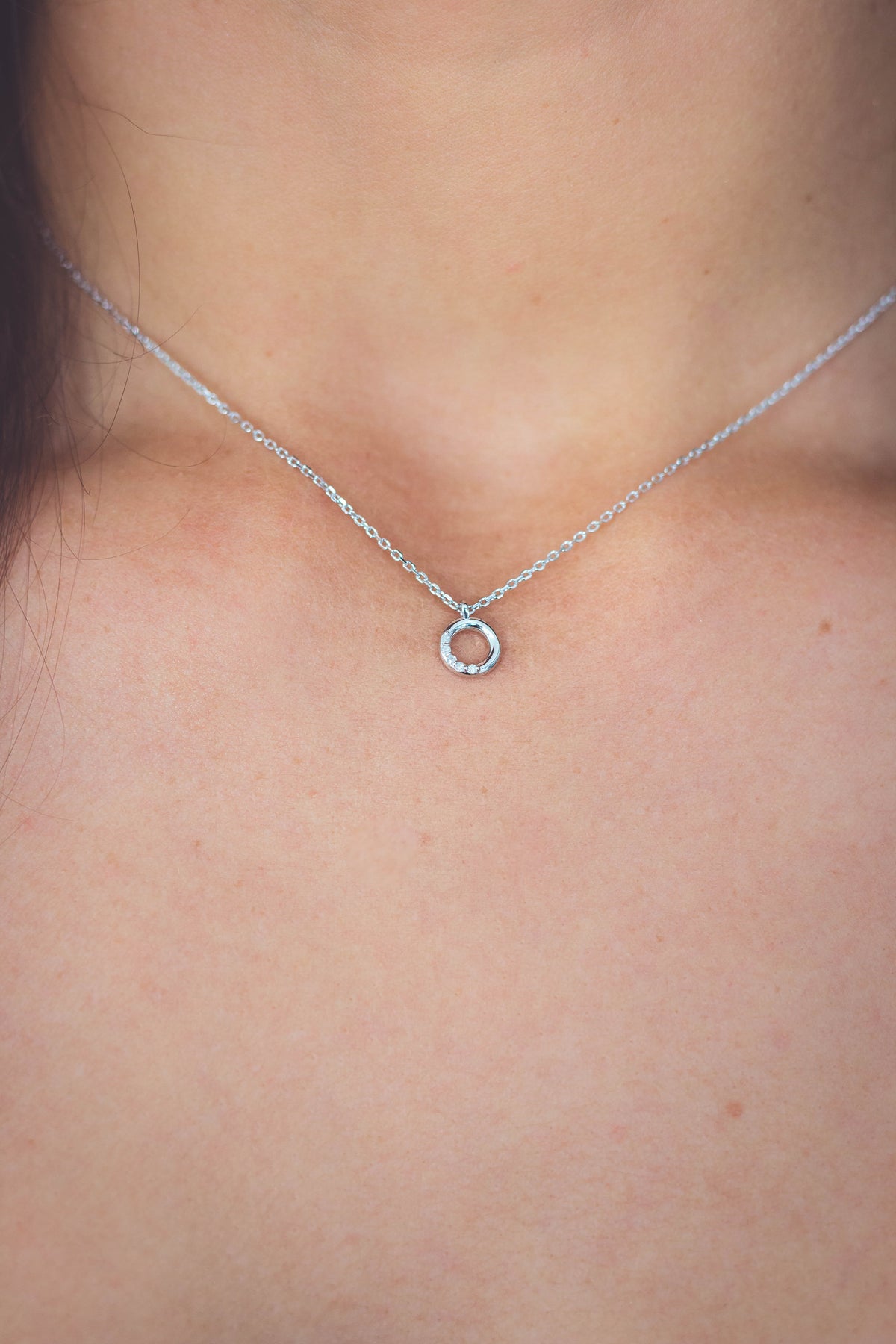 FIVE NATURAL DIAMOND CIRCLE PENDANT SILVER