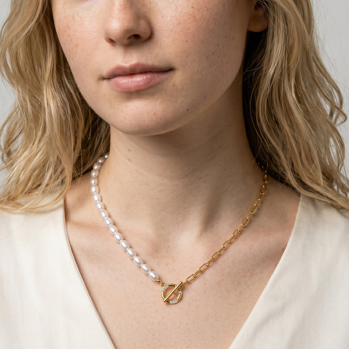GEORGINI ALCHEMY PAPERCLIP PEARL FOB NECKLACE GOLD